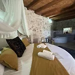 Hotels Crazy Horse