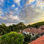 Liya Boutique Hotel & Suites