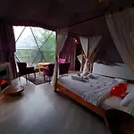 Me-Ga Glamping