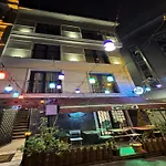 Galatagreenapplehotel