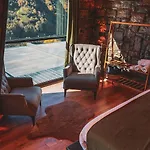 Pavri Suit Bungalov