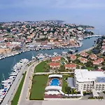 Sisus Marina Hotel
