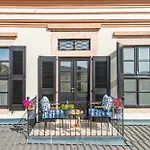 Siyah Lale Cunda 1841 (Adults Only)