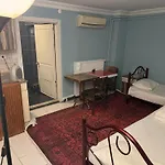 Yolo Hostel