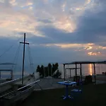 Cundavilla Hotel & Suites
