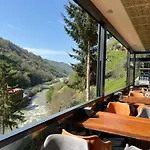 Vadidekal Suite Hotel