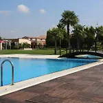 Konvoy Hotel & The Country Club