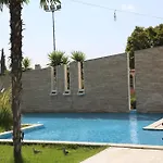 Konvoy Hotel & The Country Club