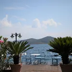 Dolphin Hotel