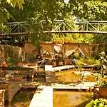 Paradise Cafe Hotel And Restaurant