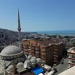 Oezmen Residence