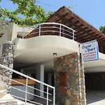 Oezguer Apart