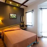 Ladonia Onderhan Hotel