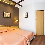 Ladonia Onderhan Hotel