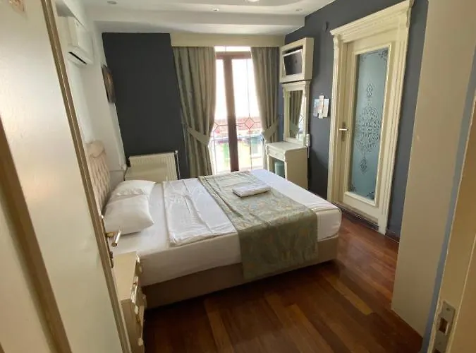 La Petite Maison Hotel
