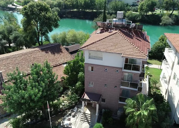 River Hotel