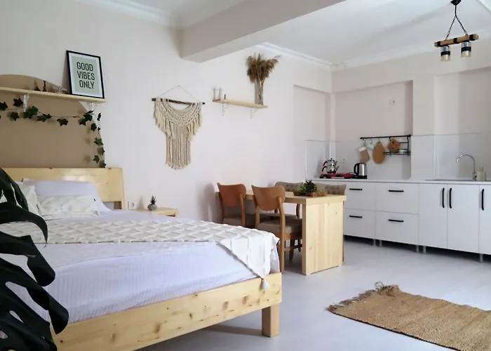 Santa Suites- Near Saint Nicholas Church