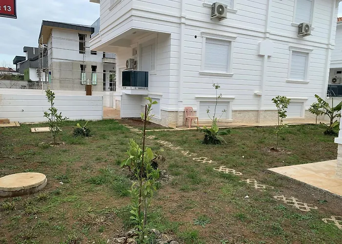 Royal Villa In Forest 3