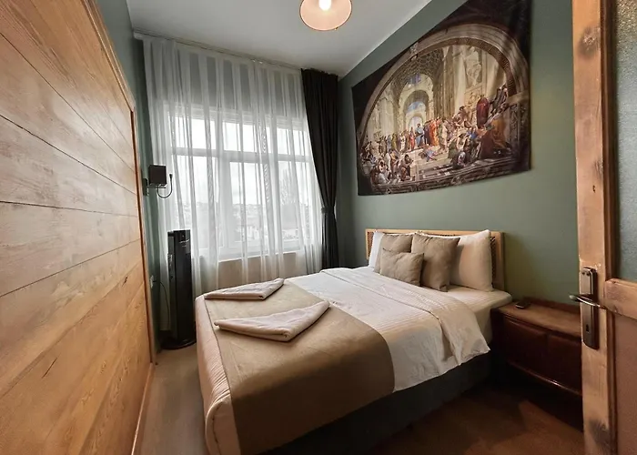 Waterfront Apartment By The Tram - Terrace With Dome & Golden Horn View In Fatih