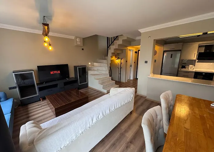 Kusadasi Merkezde Denize 5Dk Modern Villa