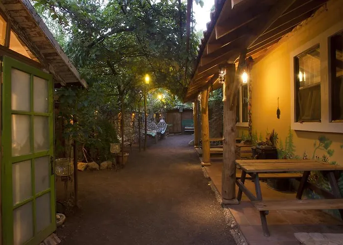 Daphne House