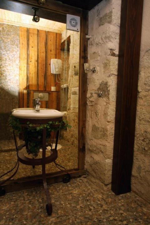 Harmoni Bed & Breakfast *