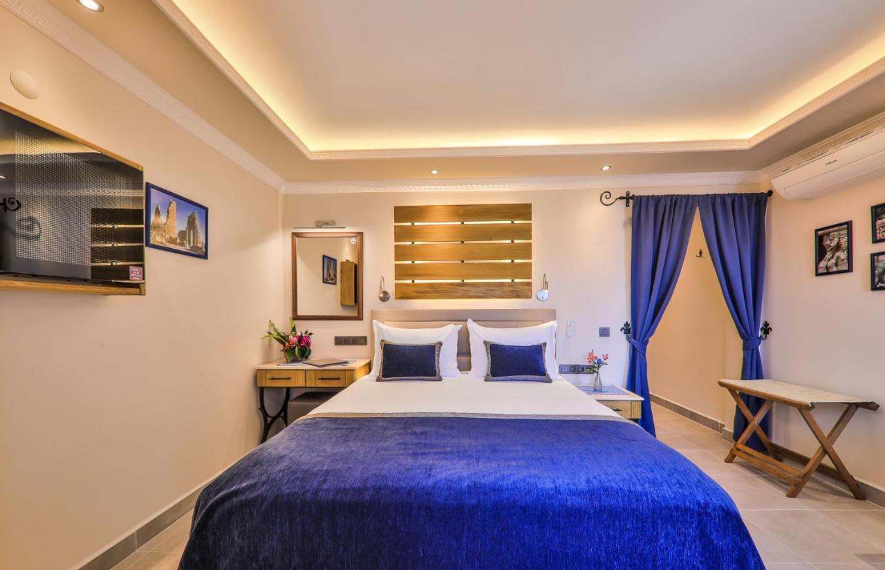 Hadrian Hotel