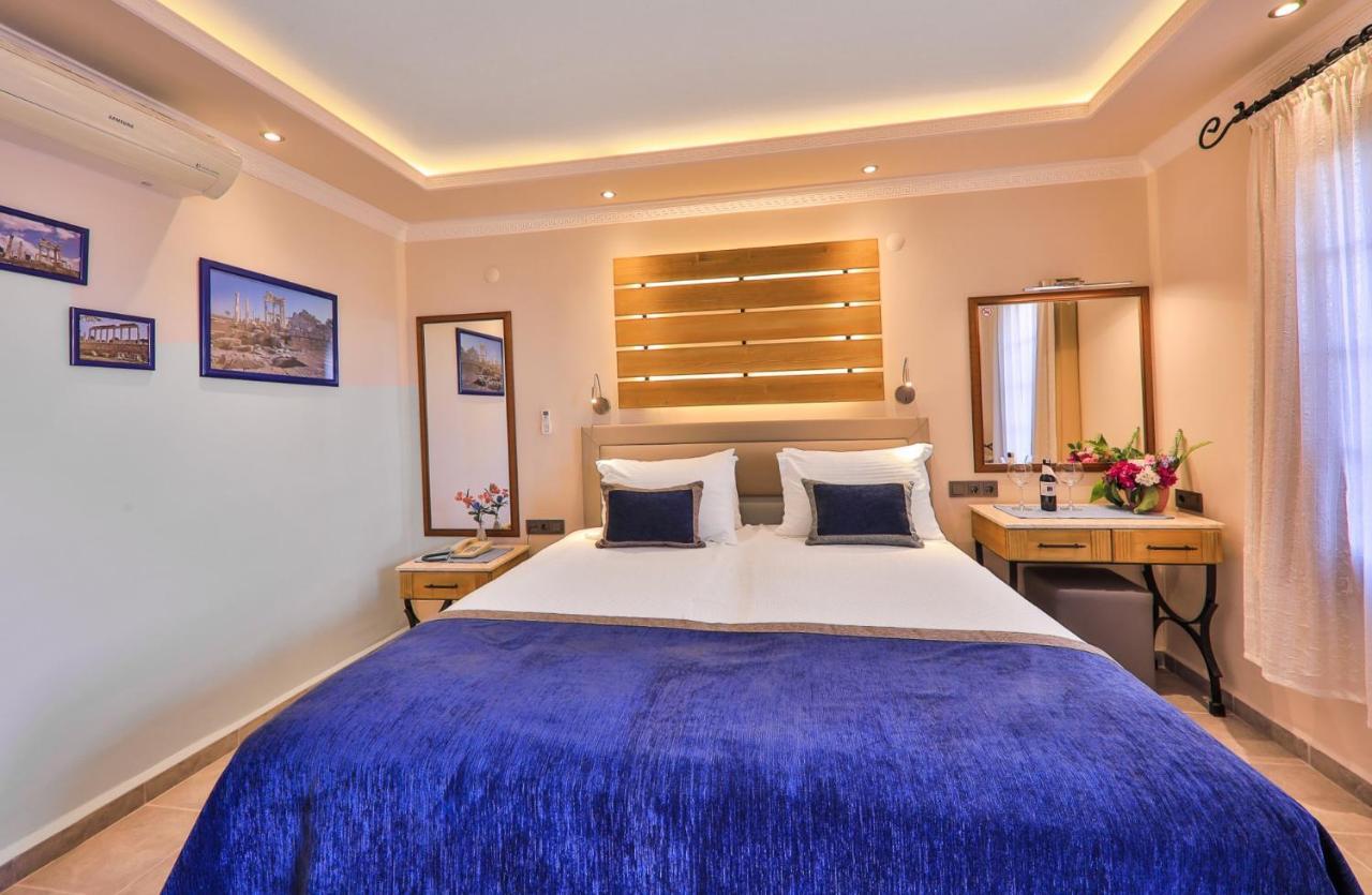 Hadrian Hotel 2*