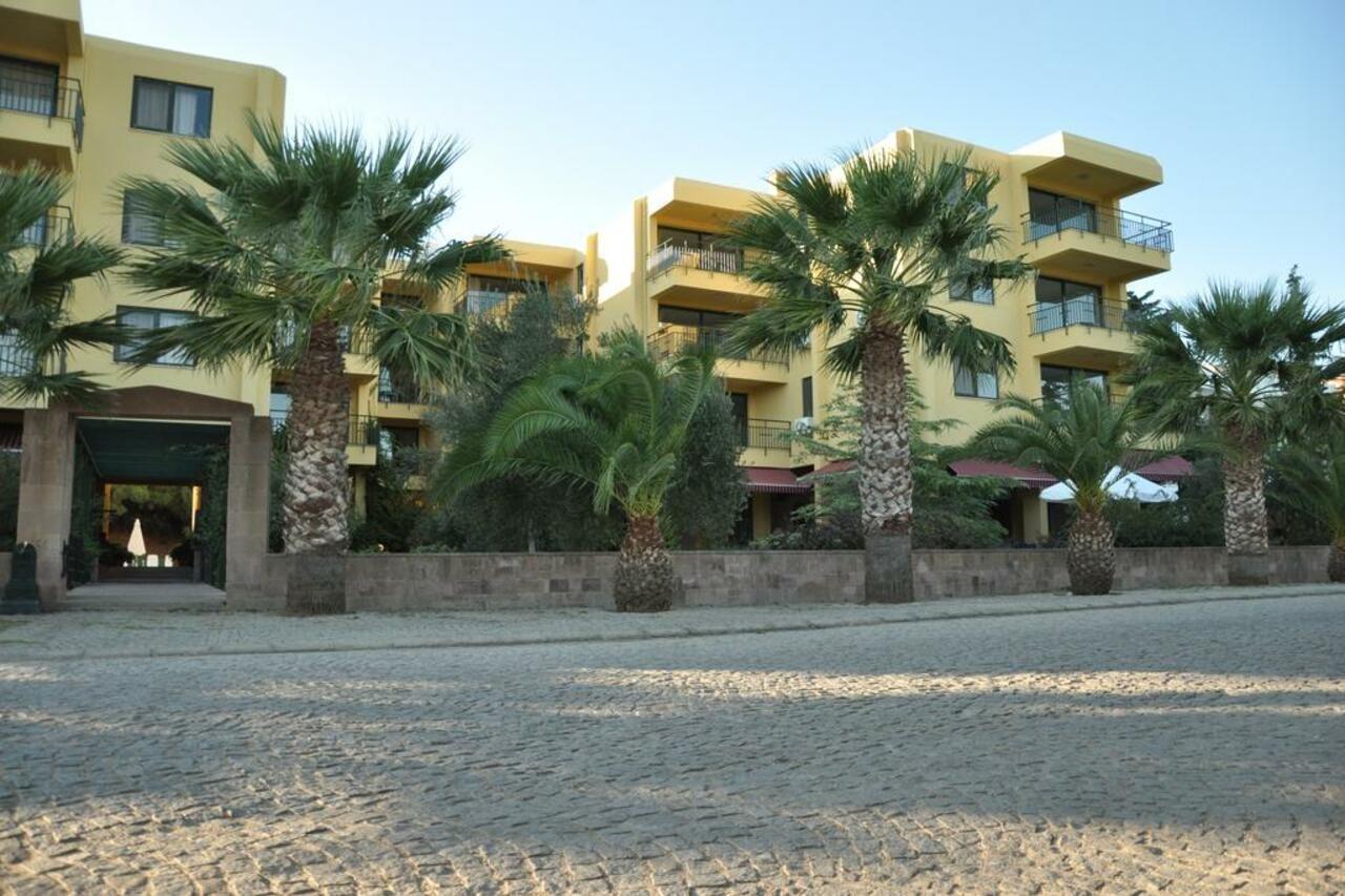 Palm Court 3*