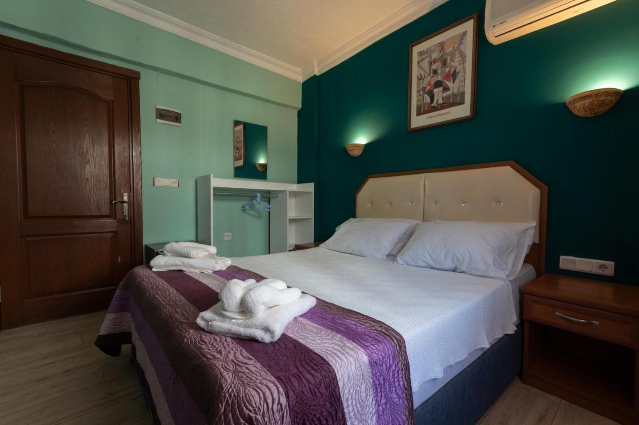 Rebetika & Bistro Hotel