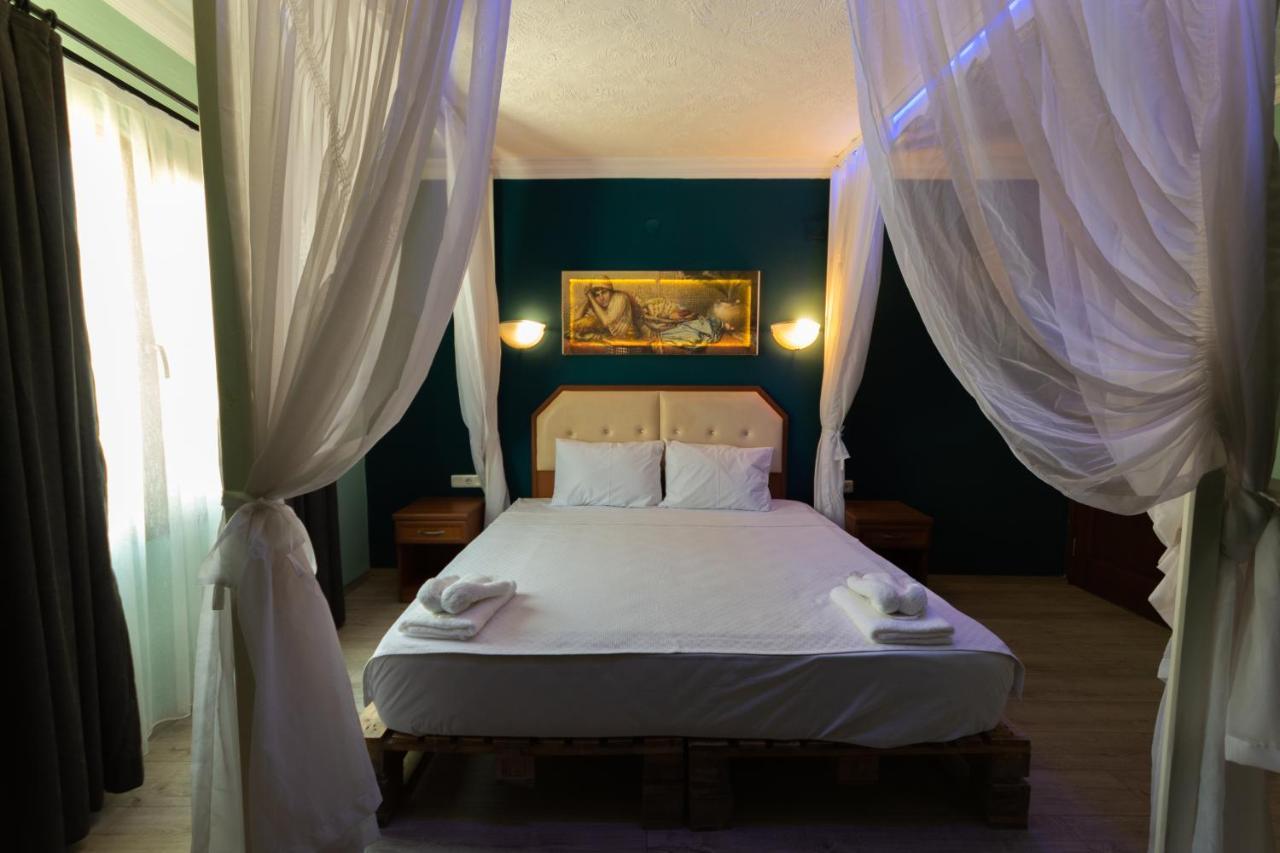 Rebetika & Bistro Hotel