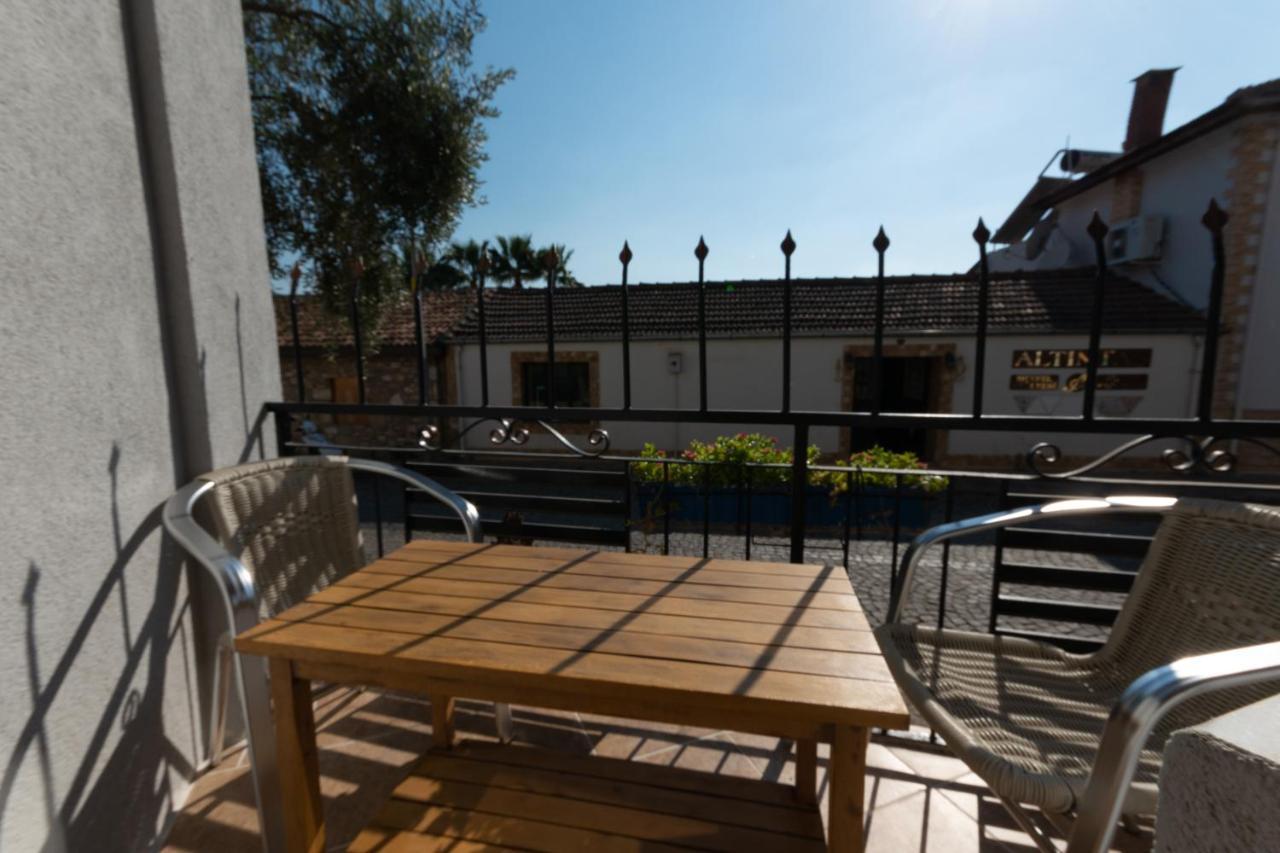 Hotel Rebetika & Bistro