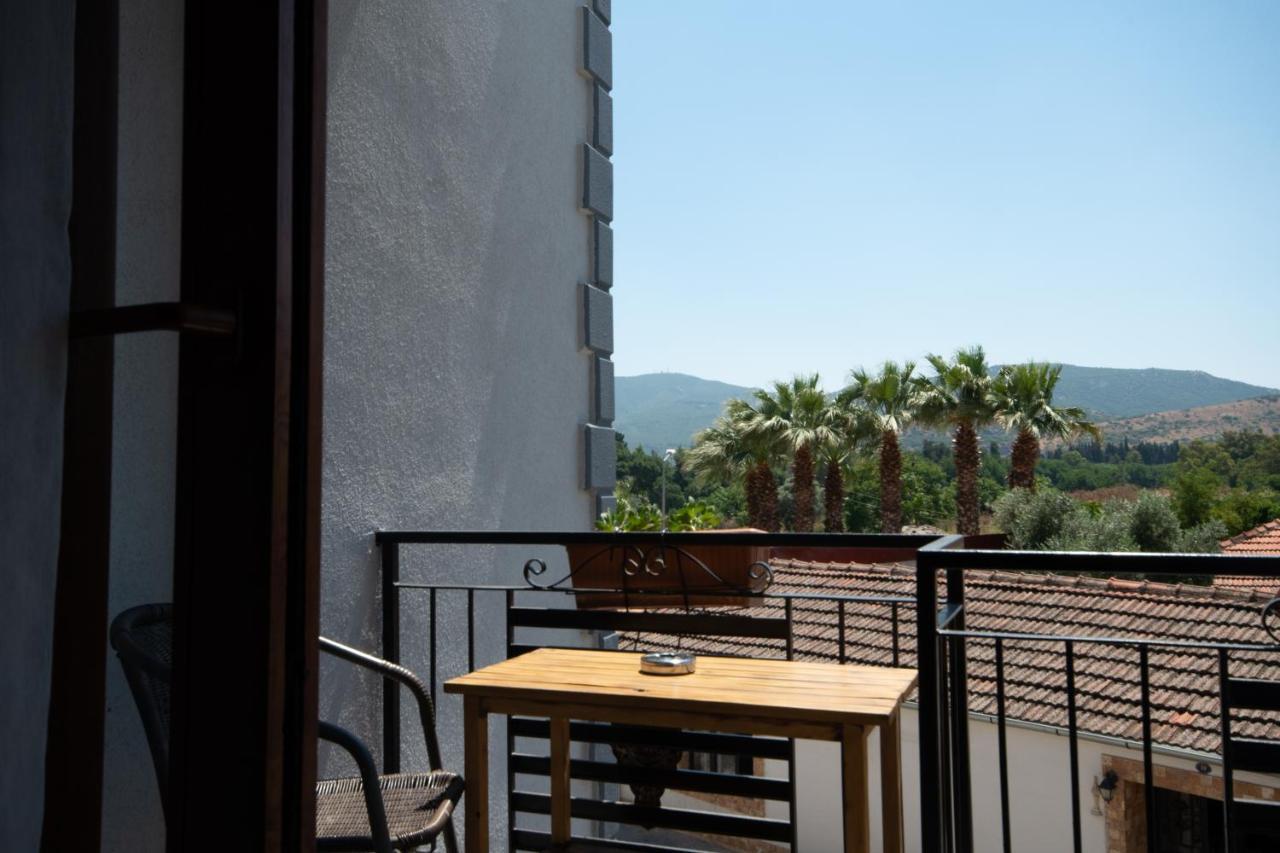 Hotel Rebetika & Bistro