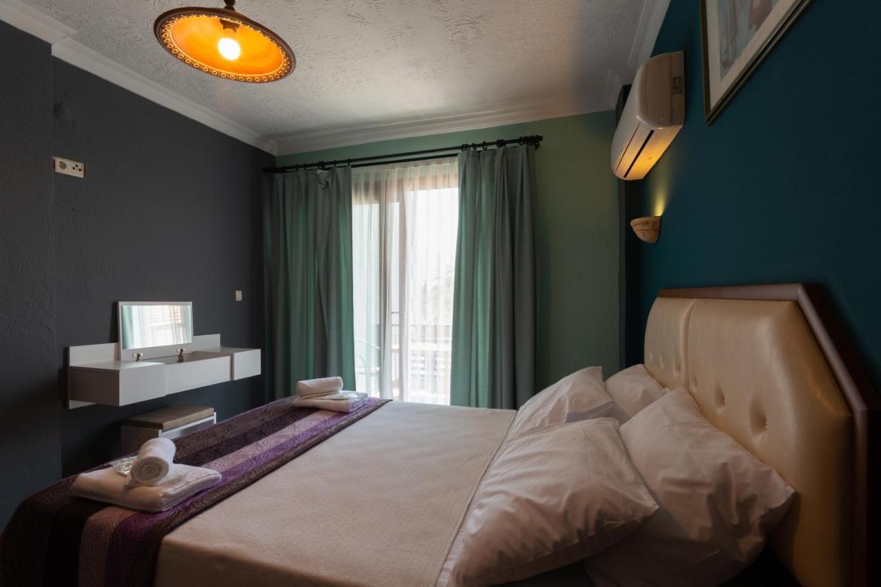 Hotel Rebetika & Bistro 3*