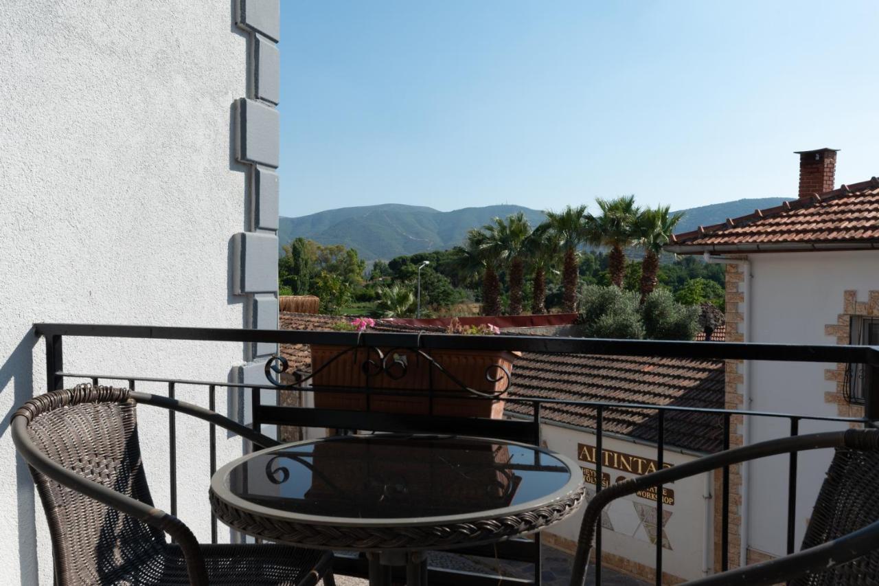 Rebetika & Bistro Hotel