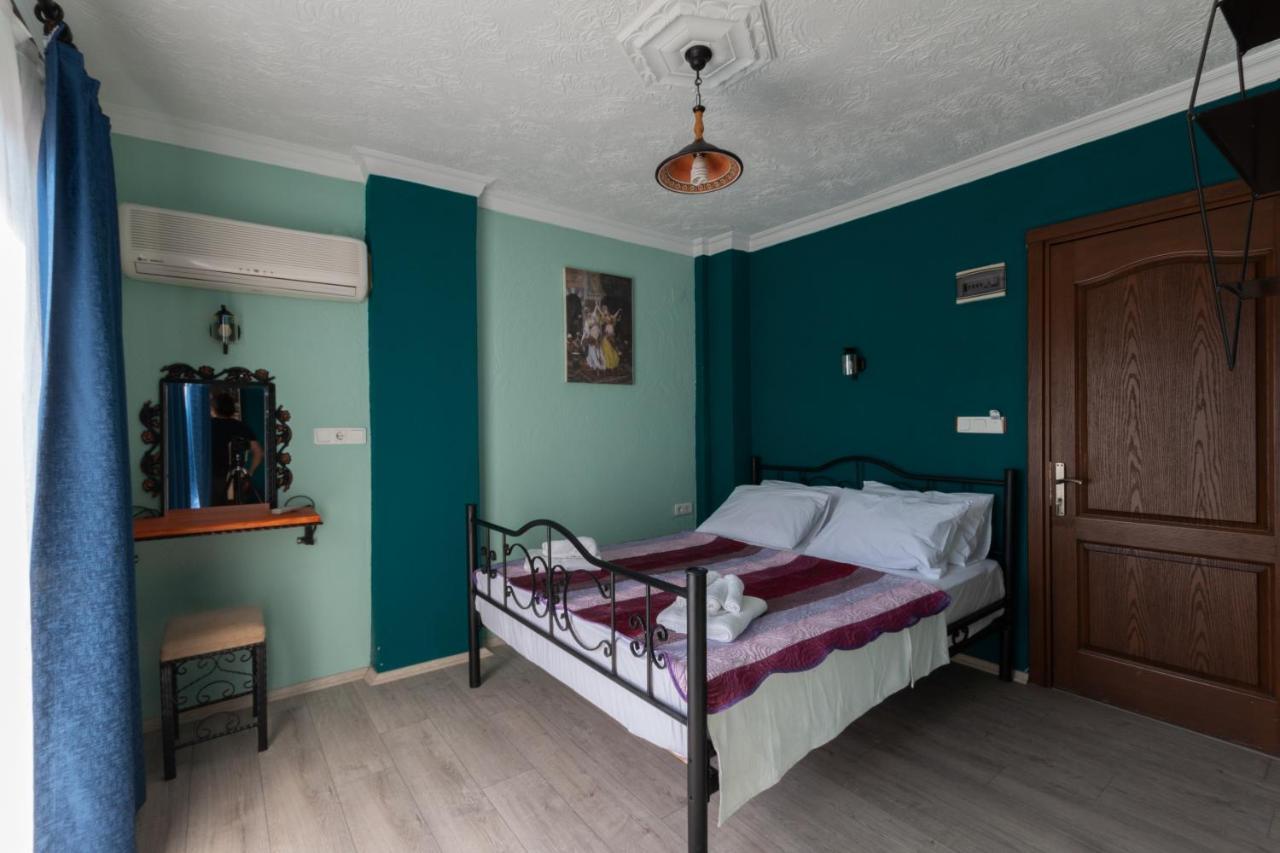 Hotel Rebetika & Bistro 3*