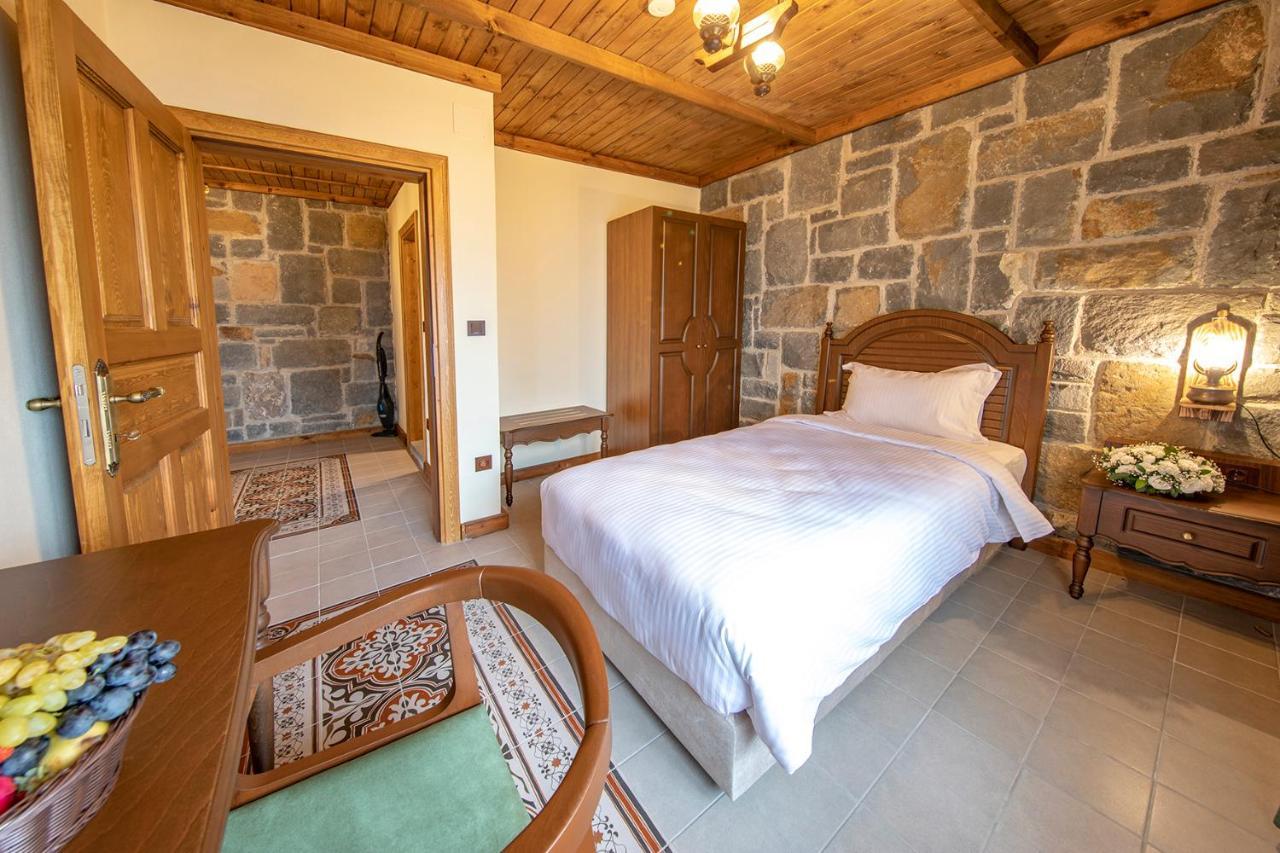 Foleya Mountain & Hotel