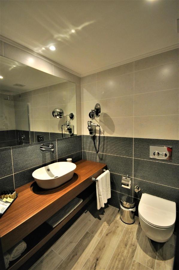 Resa Hotel *