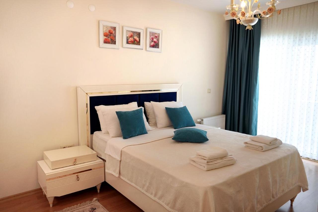 Zenofon Apartment