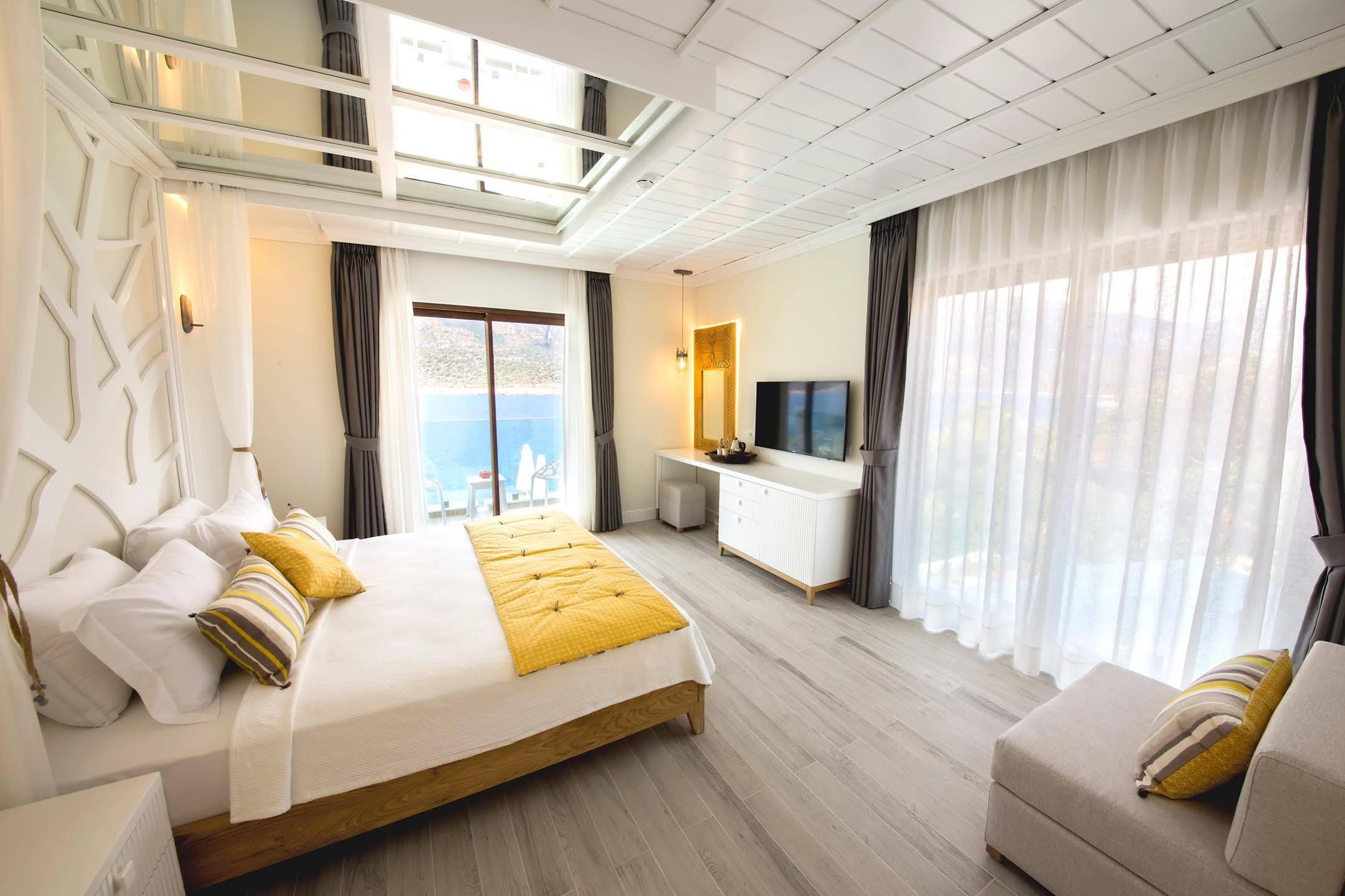 Suna Sun - Adult Only 3*