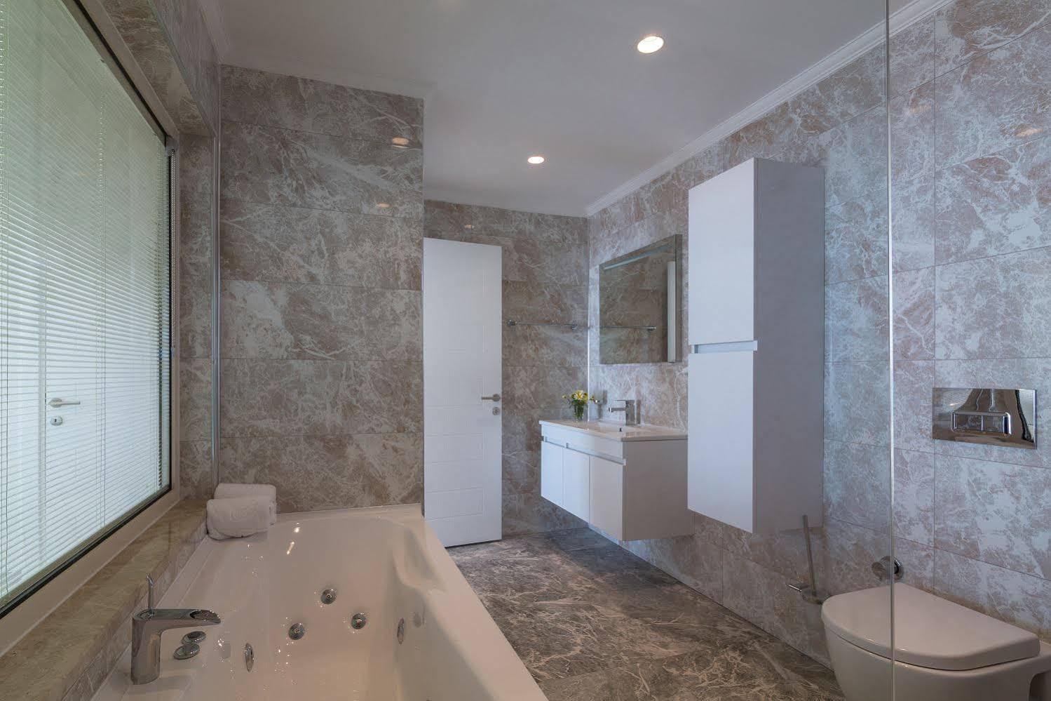 La Azur Villa *