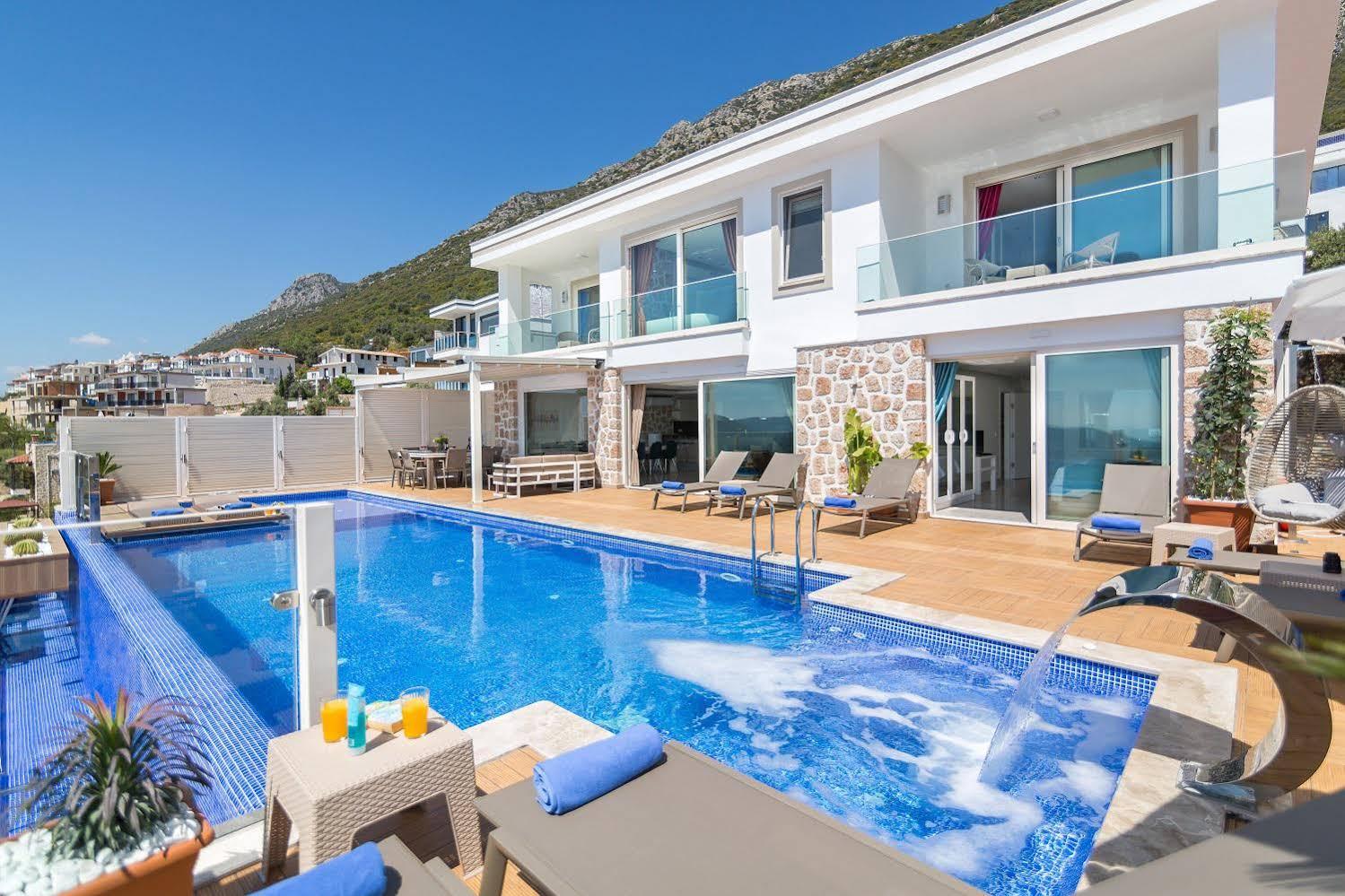 La Azur Villa *