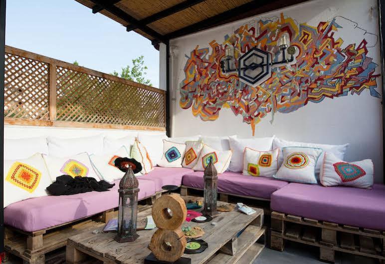 8 Homestay