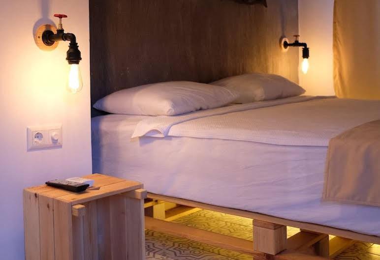 8 Homestay