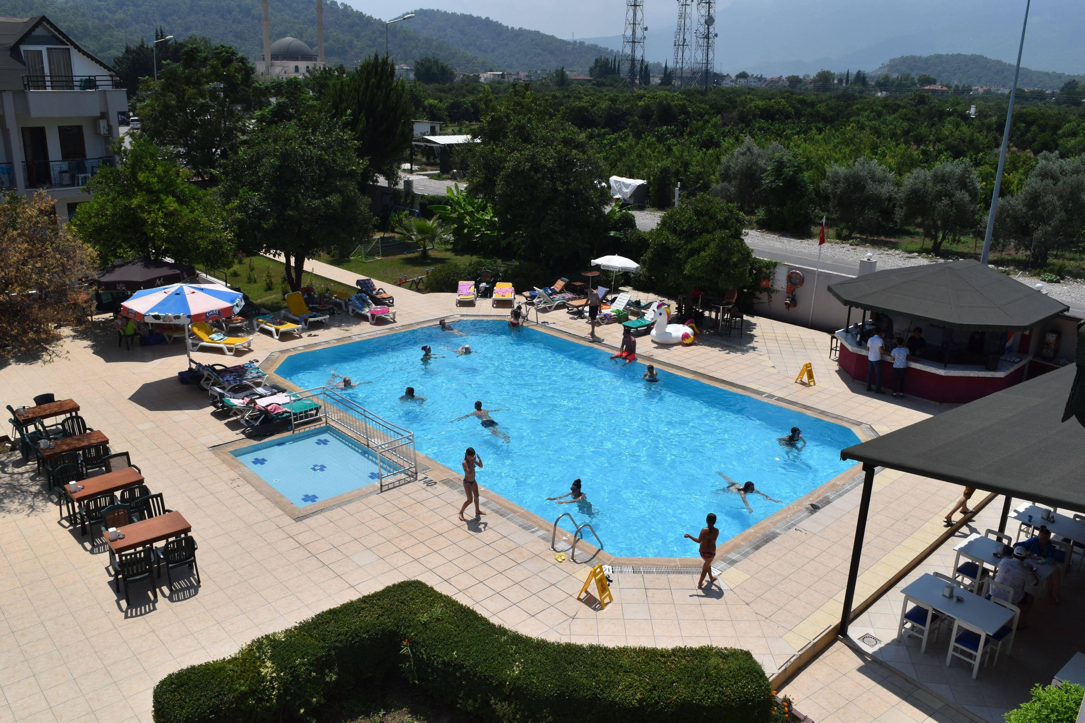 Ares Hotel 3*