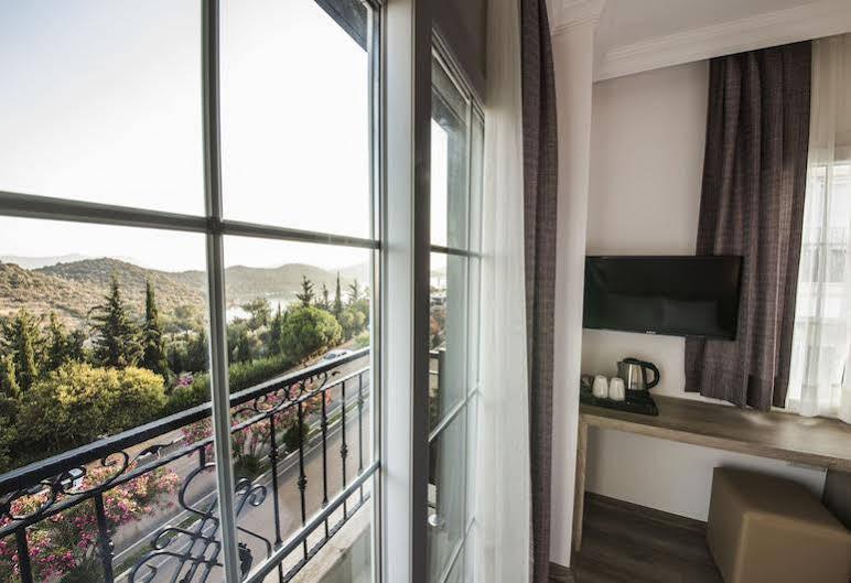 Dekatria Rooms&aparts Hotel 3*