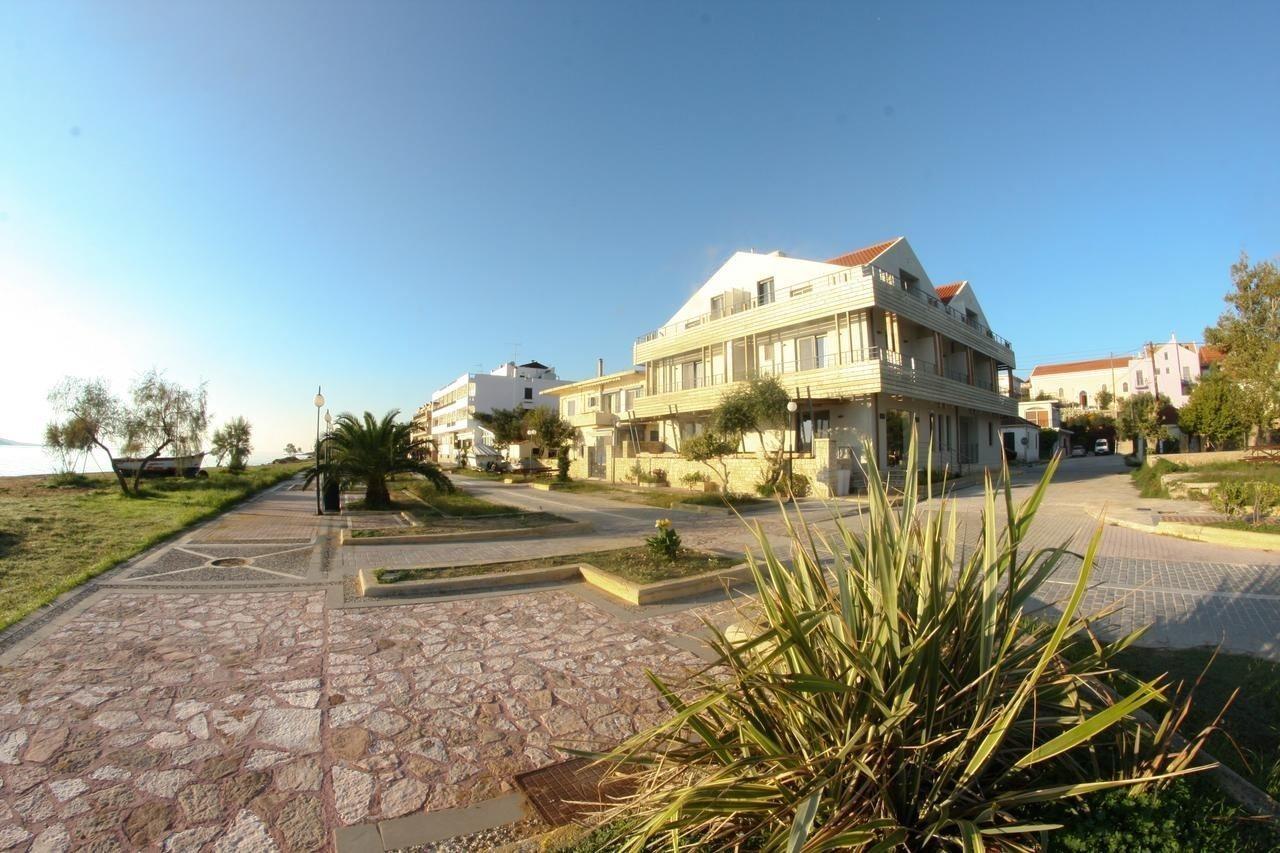 Aura Boutique Hotel 3*
