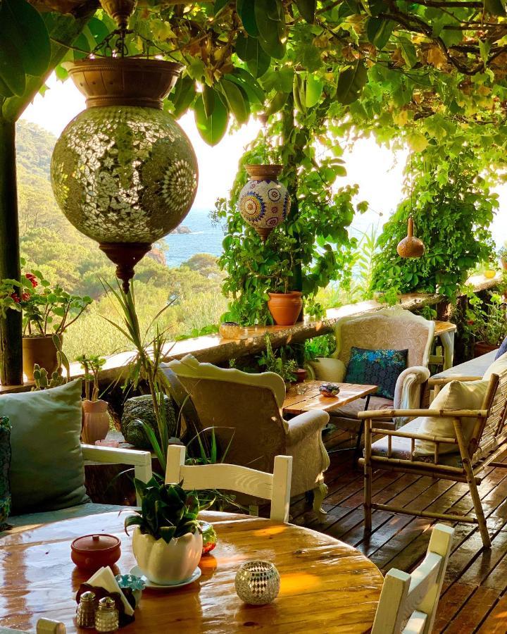 Turan Hill Lounge