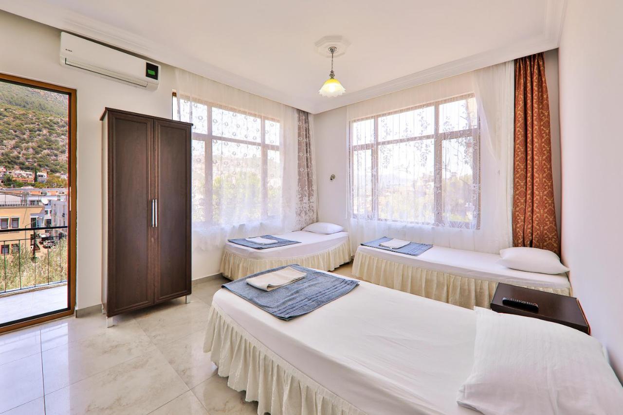 Santosa Guest house *