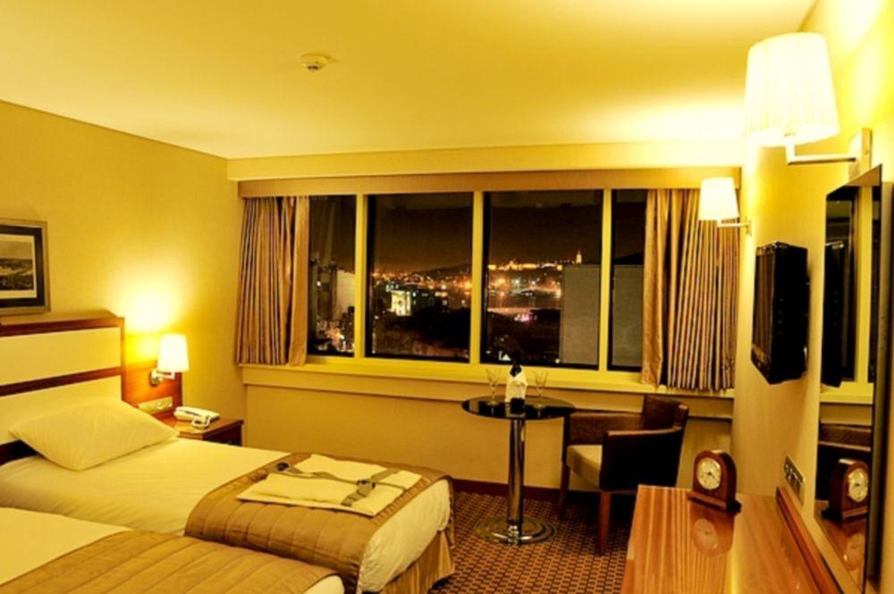 Golden City Hotel 4*
